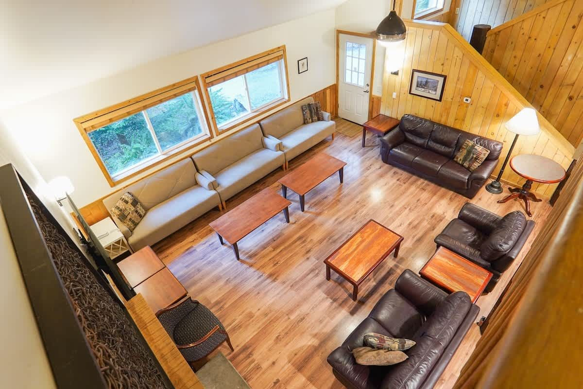 Living room lounge at Evergreen Lodge